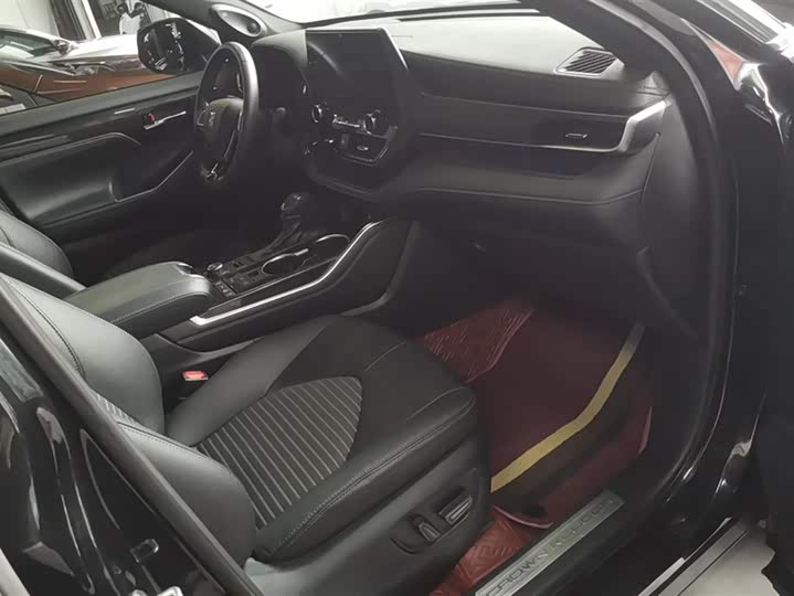 Фото 8 - Toyota Crown Kluger