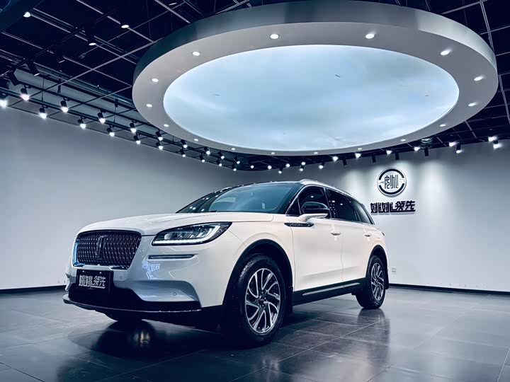 Фото 1 - Lincoln Corsair