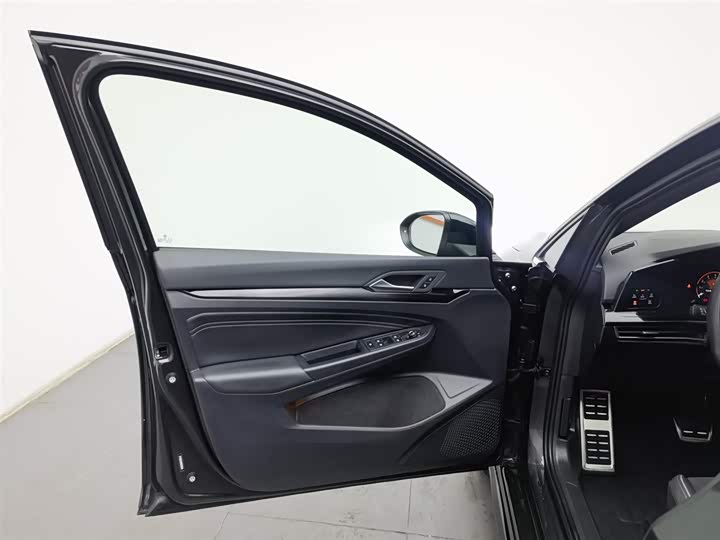 Фото 8 - Volkswagen Golf