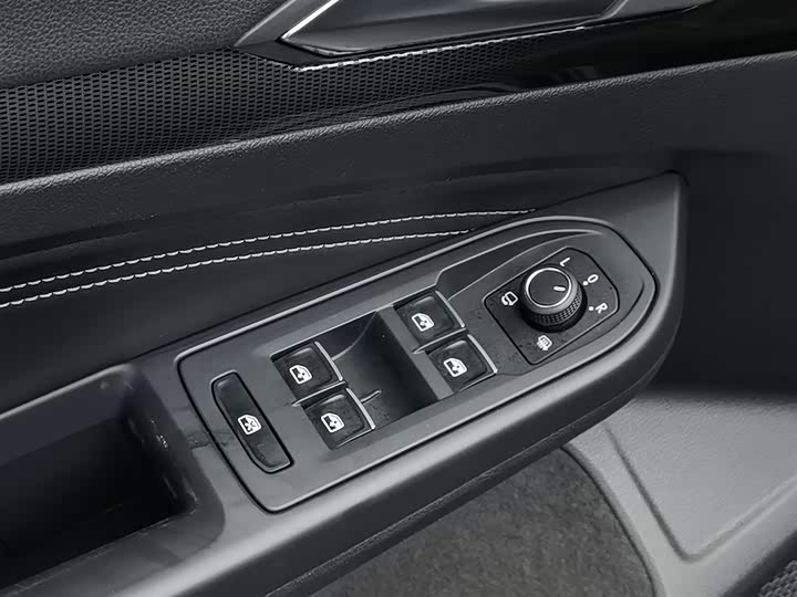 Фото 9 - Volkswagen Golf