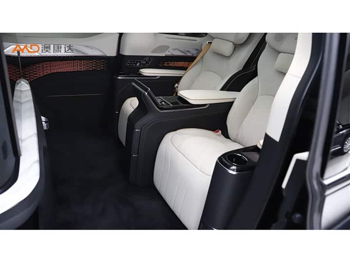 Фото 7 - Zeekr 009