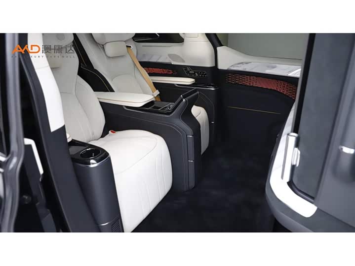 Фото 8 - Zeekr 009