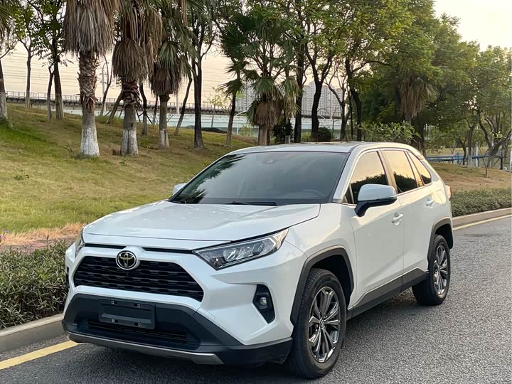 Фото 1 - Toyota RAV4