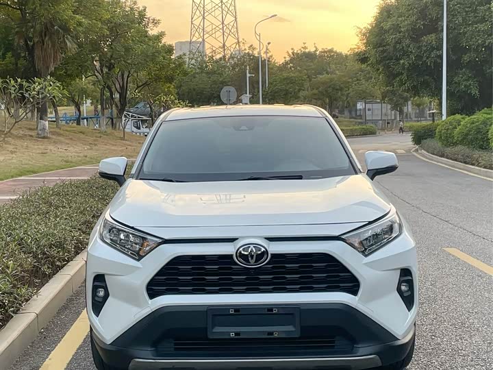 Фото 2 - Toyota RAV4