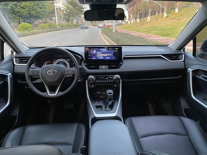 Фото 7 - Toyota RAV4