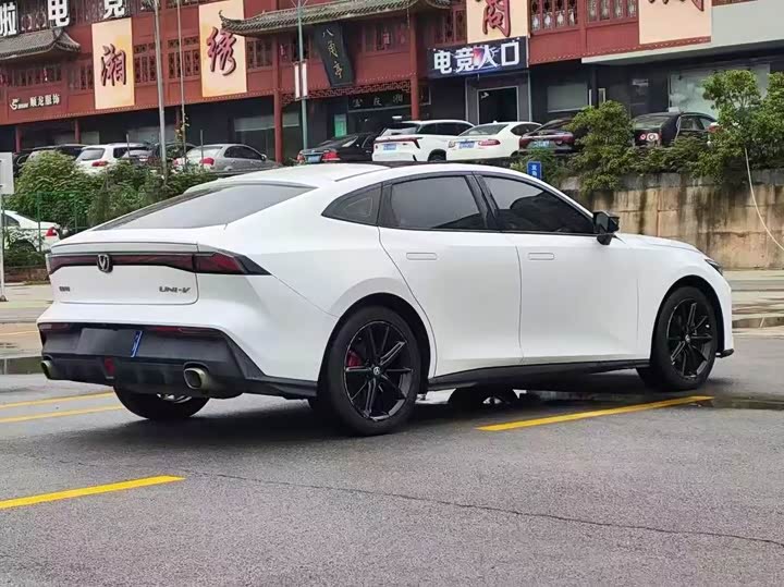 Фото 6 - Changan UNI-V