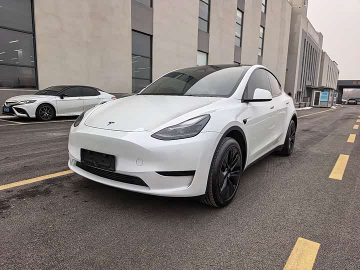 Фото 1 - Tesla Model Y