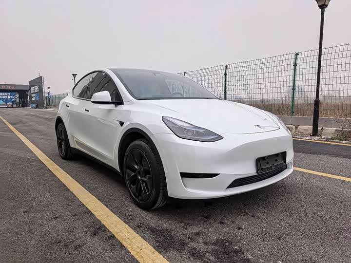 Фото 3 - Tesla Model Y
