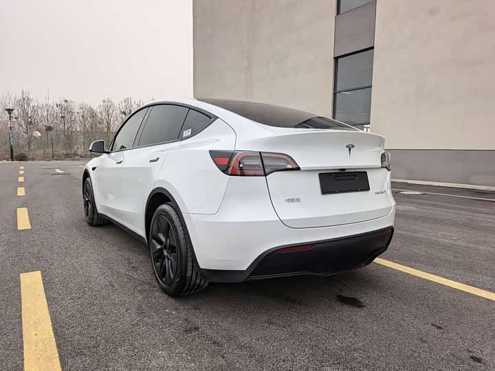 Фото 7 - Tesla Model Y