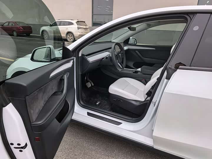 Фото 9 - Tesla Model Y