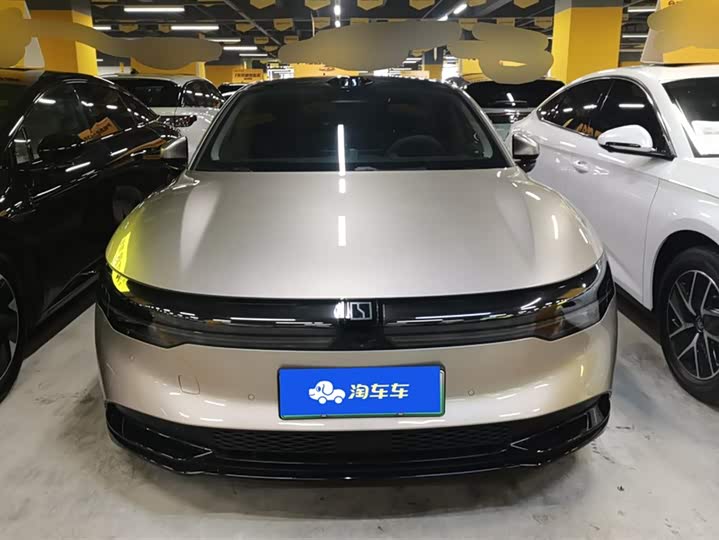 Фото 2 - Zeekr 007