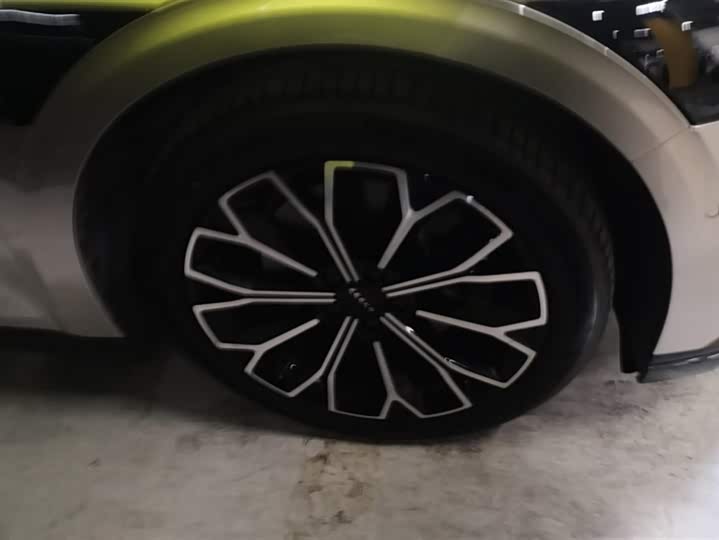 Фото 6 - Zeekr 007