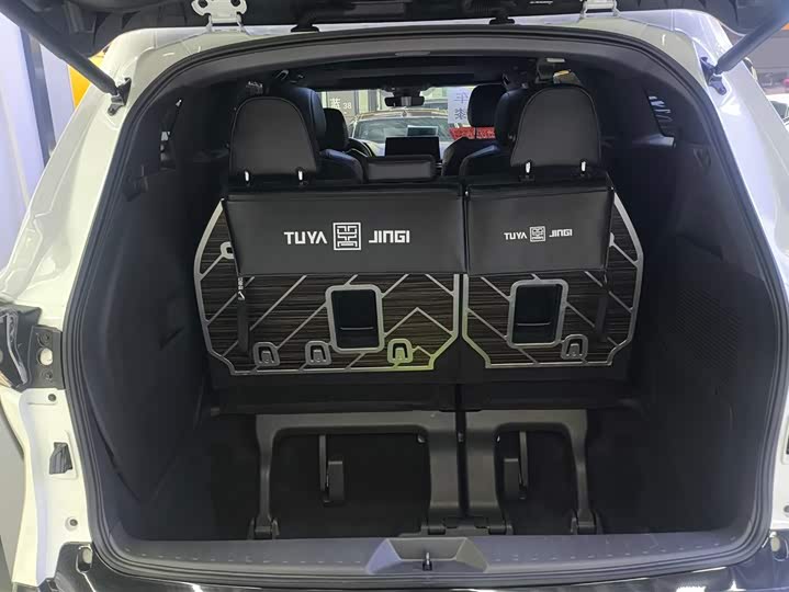 Фото 4 - Toyota Granvia