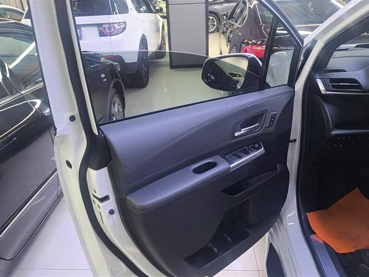 Фото 7 - Toyota Granvia