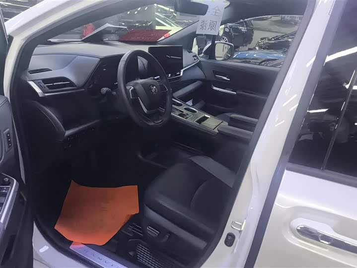 Фото 9 - Toyota Granvia