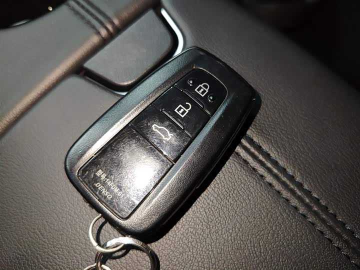 Фото 9 - Toyota Avalon