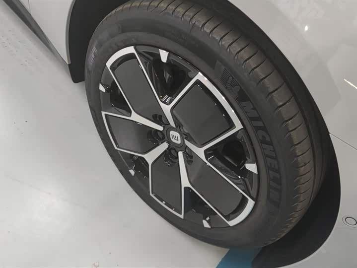 Фото 6 - Xiaomi SU7