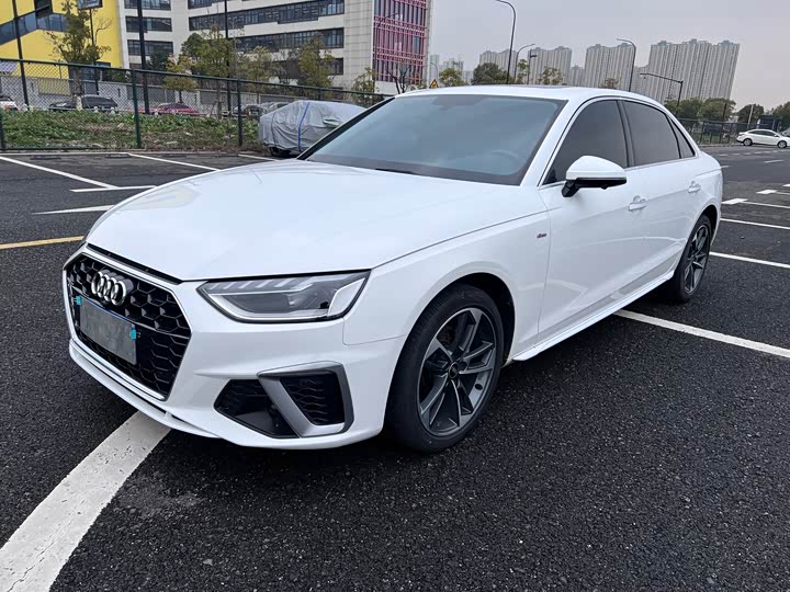 Фото 1 - Audi A4L