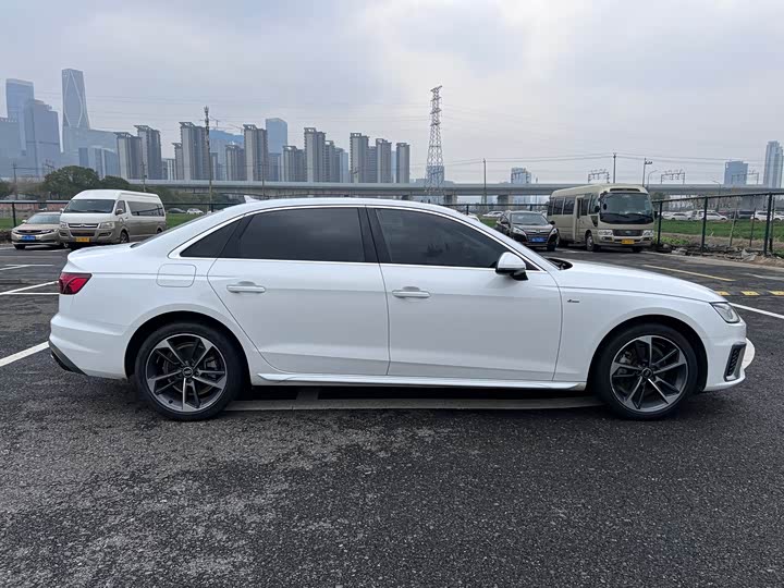 Фото 3 - Audi A4L