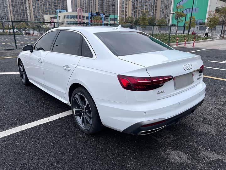 Фото 7 - Audi A4L