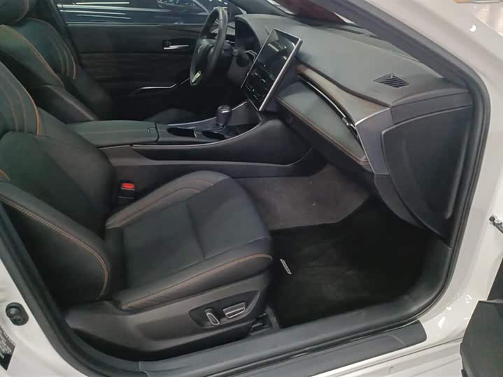 Фото 8 - Toyota Avalon