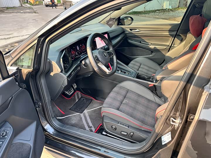 Фото 4 - Volkswagen Golf GTI