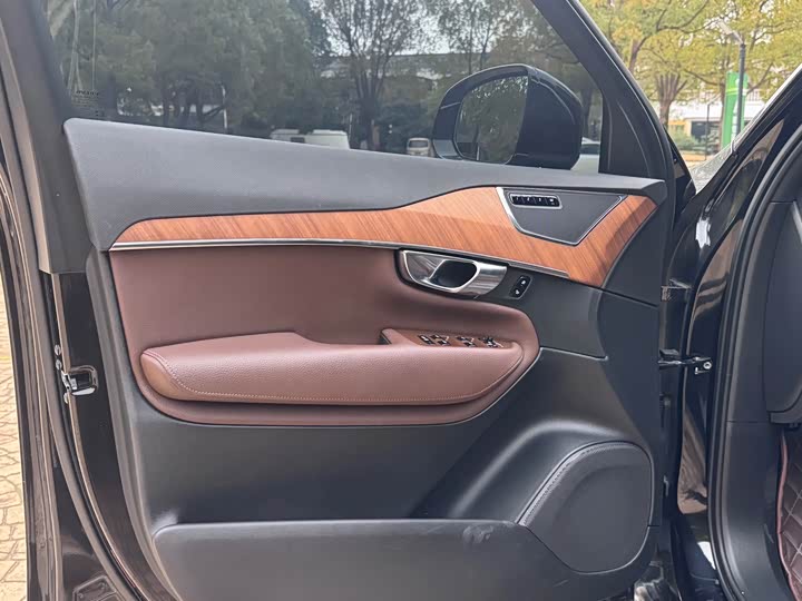 Фото 7 - Volvo XC90