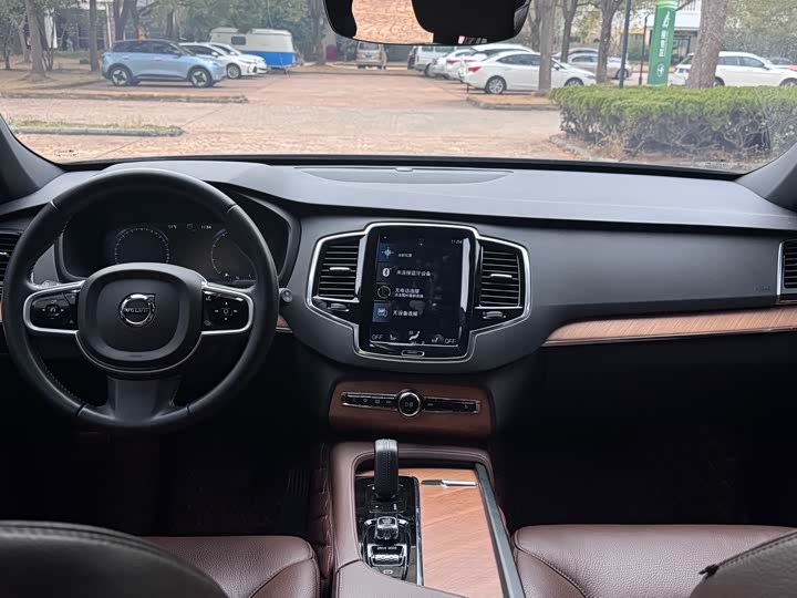 Фото 9 - Volvo XC90