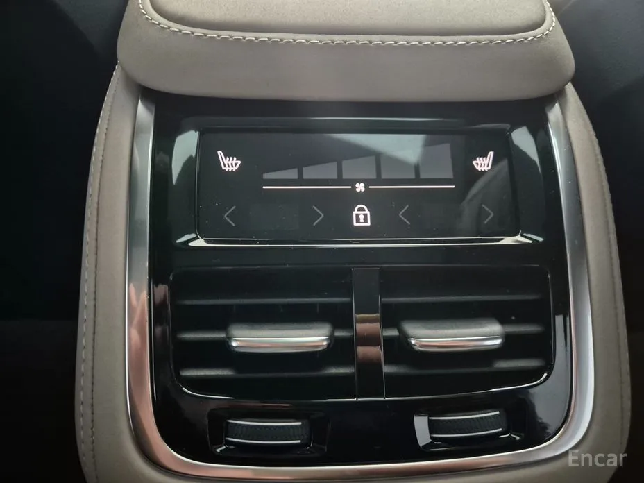 Фото 12 - Volvo XC90