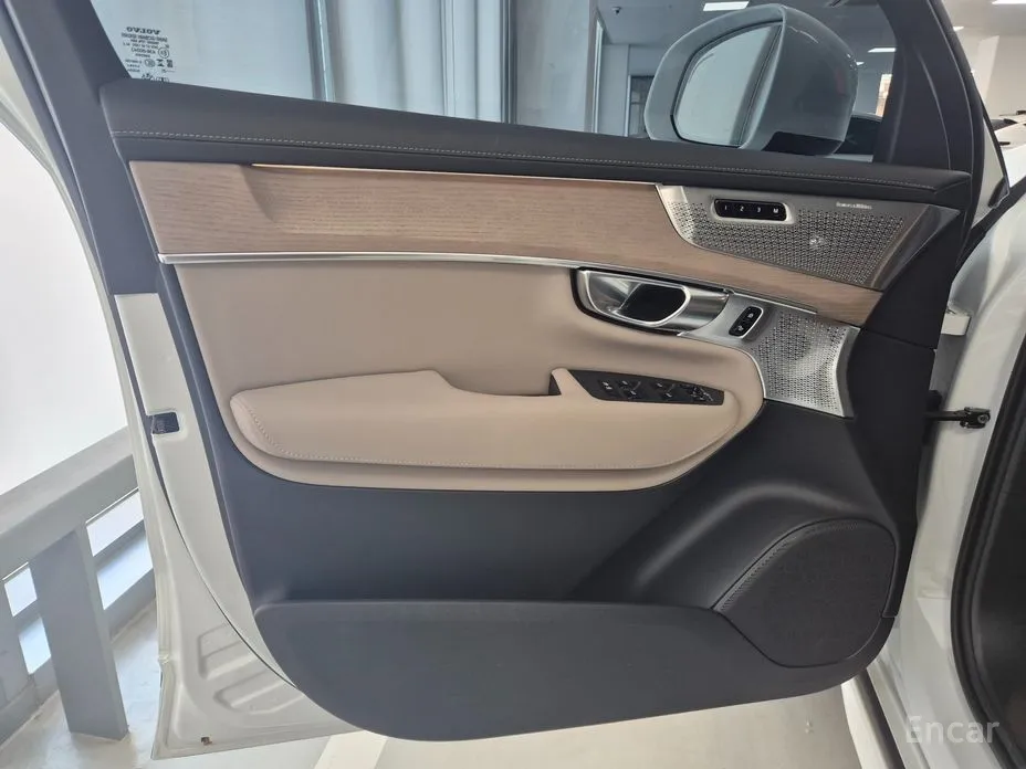 Фото 15 - Volvo XC90