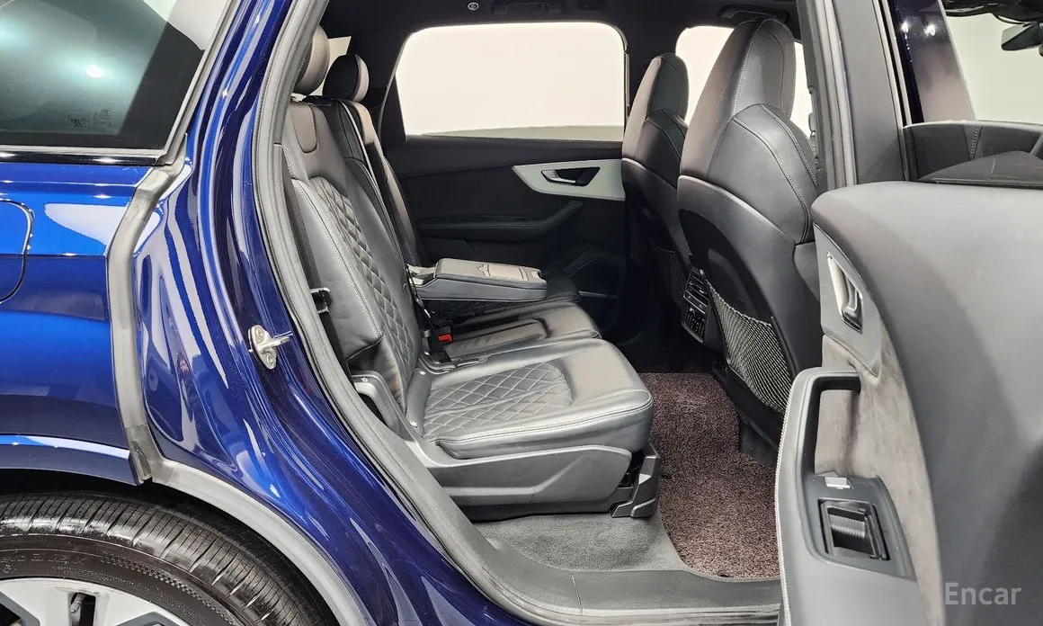 Фото 12 - Audi Q7