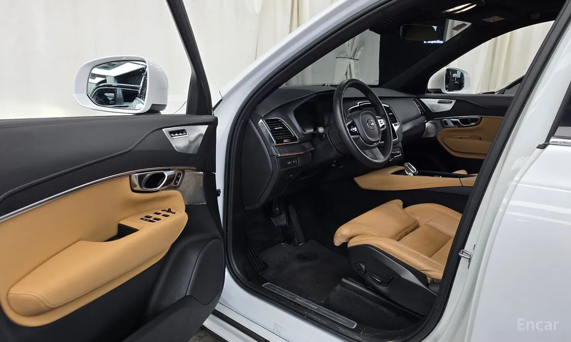 Фото 10 - Volvo XC90
