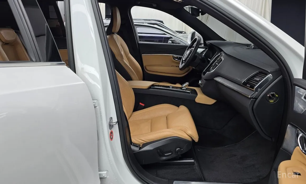 Фото 11 - Volvo XC90