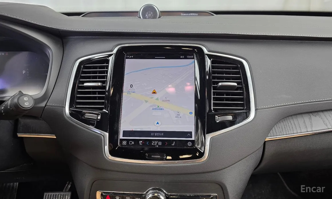 Фото 14 - Volvo XC90