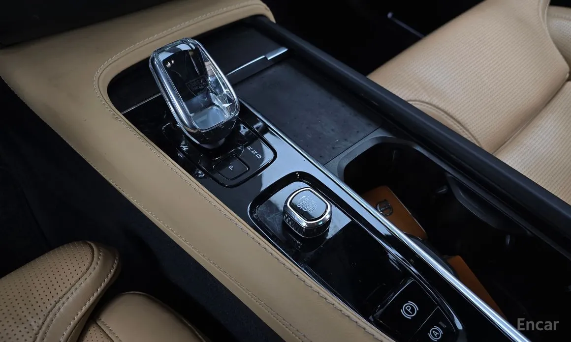 Фото 9 - Volvo XC90