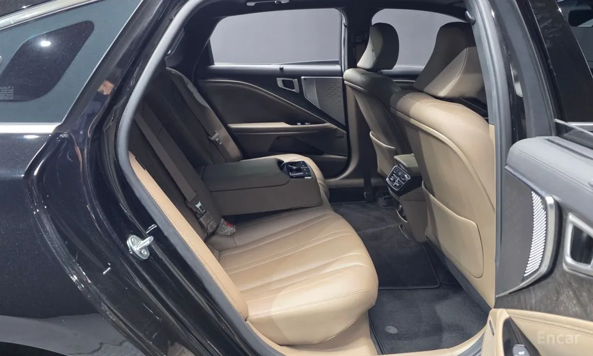 Фото 12 - Kia K8