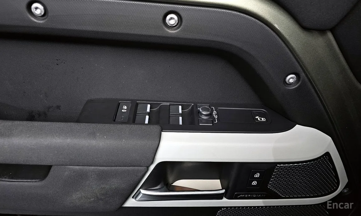 Фото 12 - Land Rover Defender