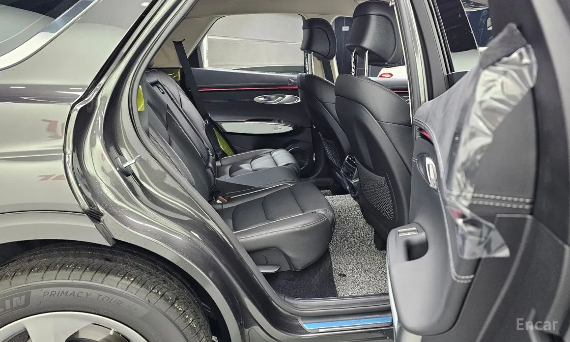 Фото 12 - Genesis GV70