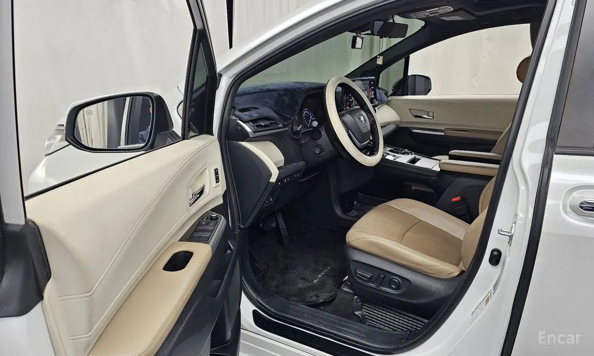 Фото 10 - Toyota Sienna