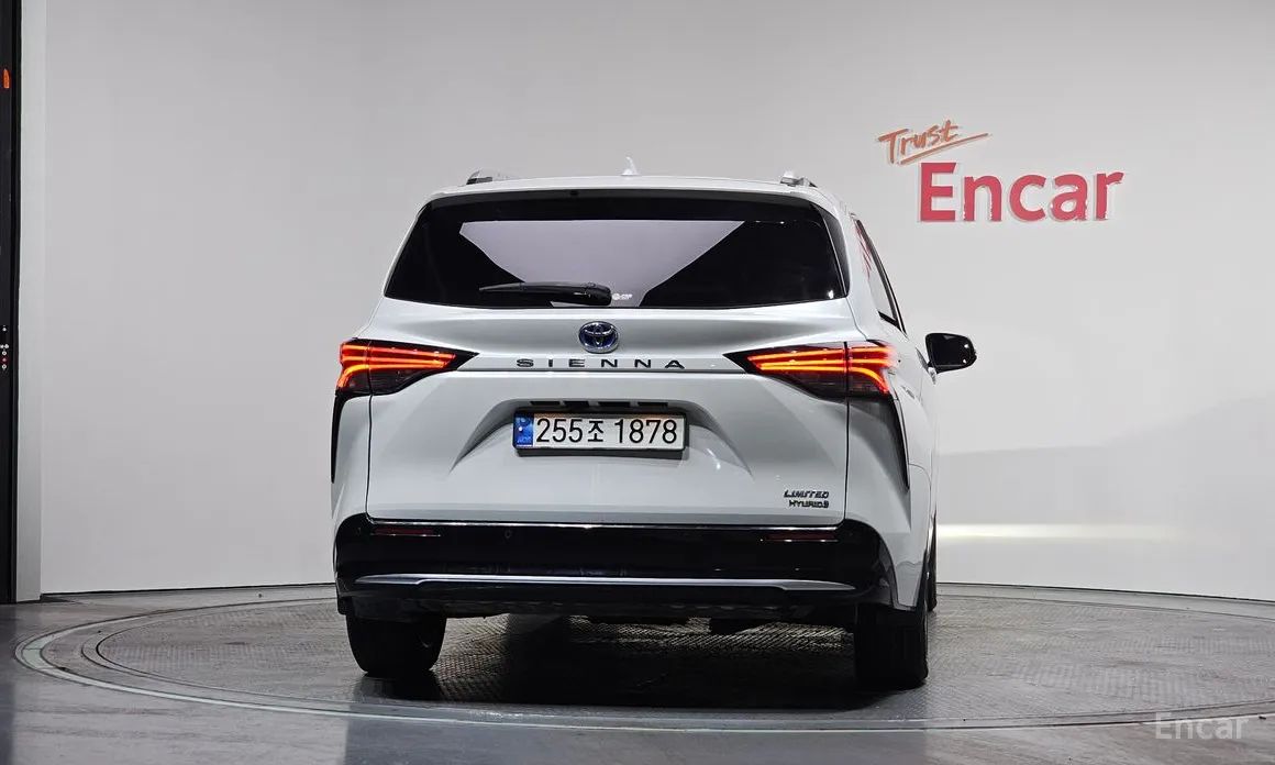 Фото 4 - Toyota Sienna