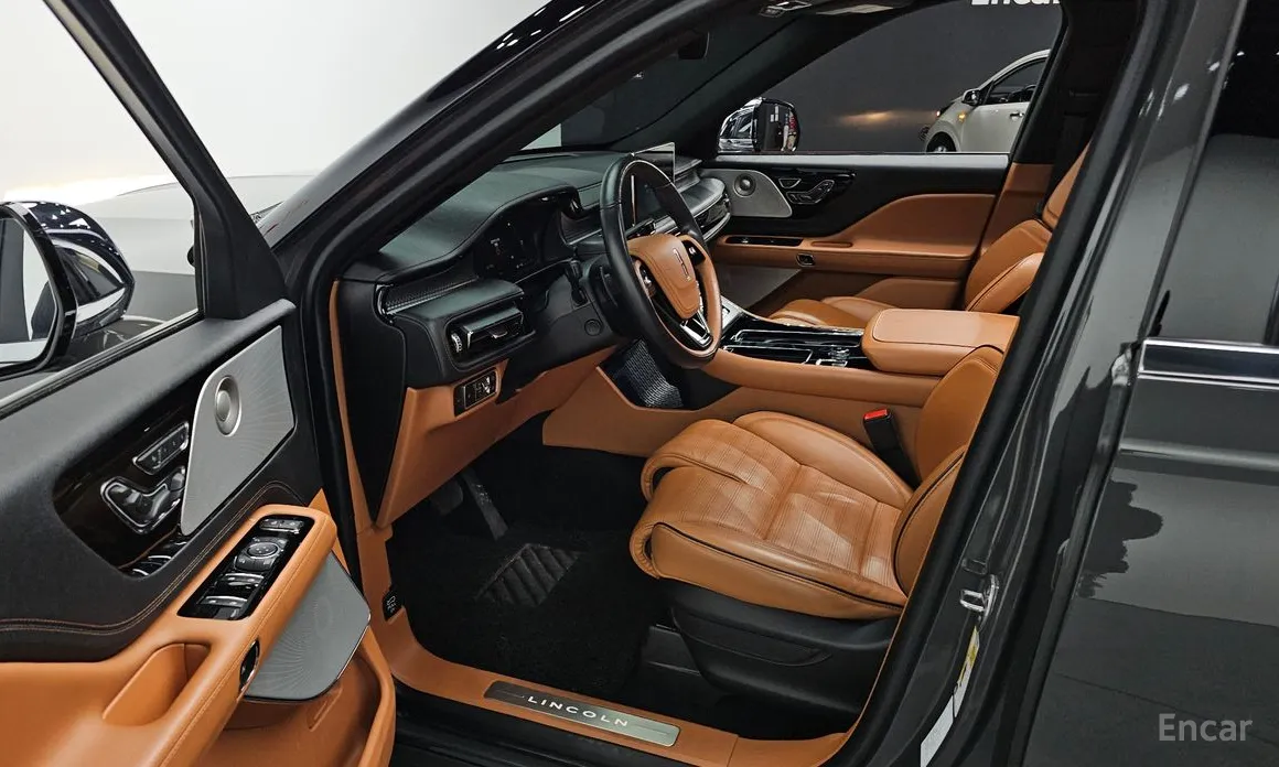 Фото 11 - Lincoln Aviator