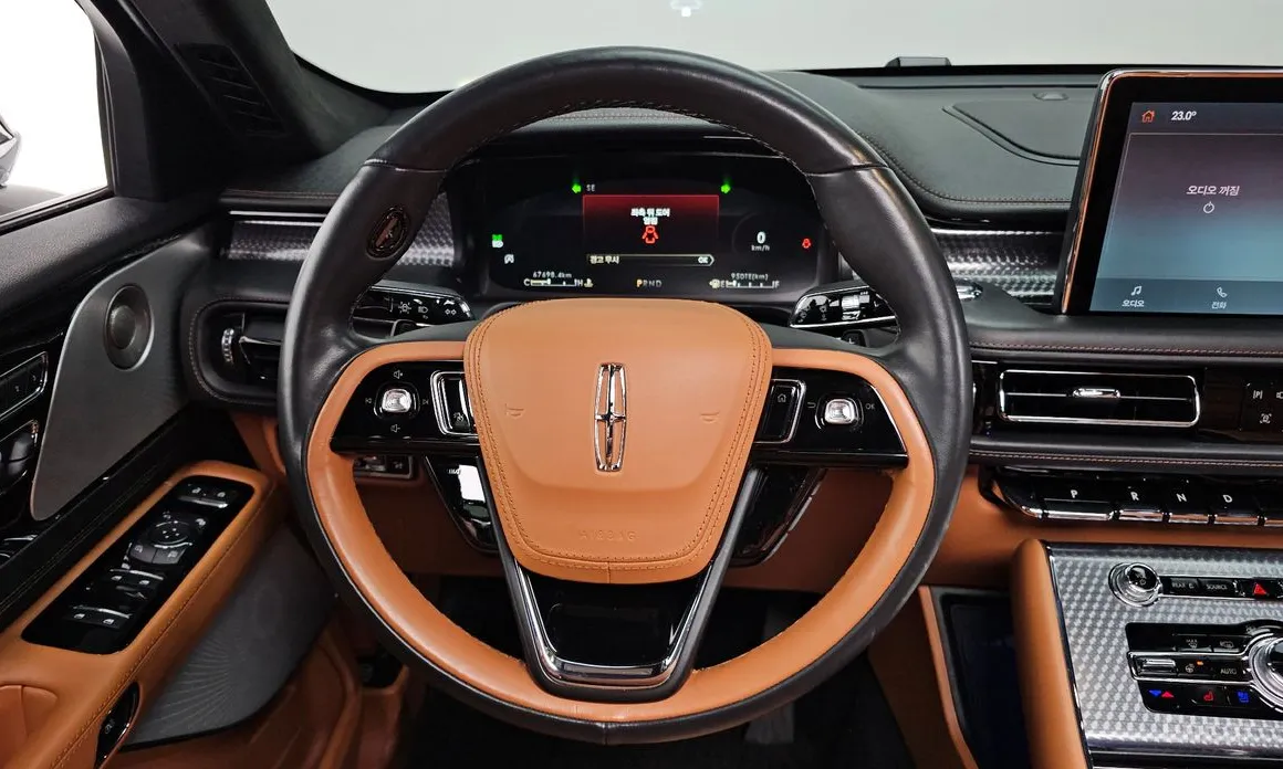 Фото 13 - Lincoln Aviator