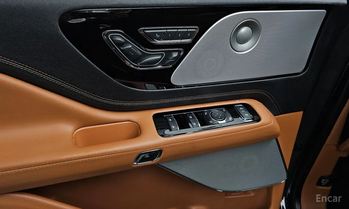 Фото 17 - Lincoln Aviator