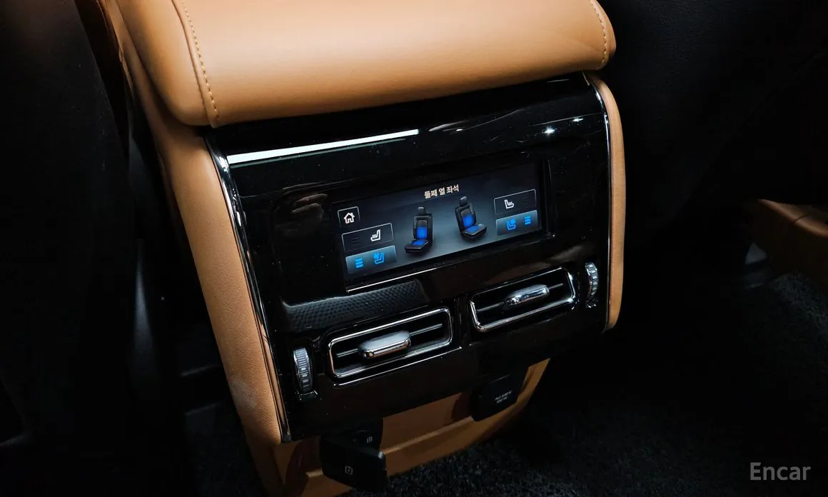 Фото 19 - Lincoln Aviator