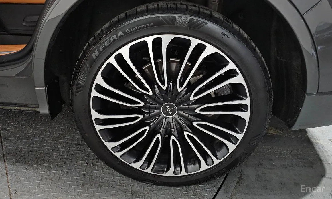 Фото 5 - Lincoln Aviator