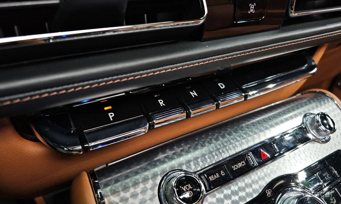 Фото 9 - Lincoln Aviator