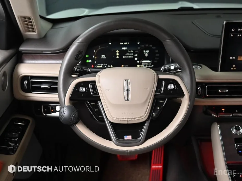 Фото 13 - Lincoln Aviator