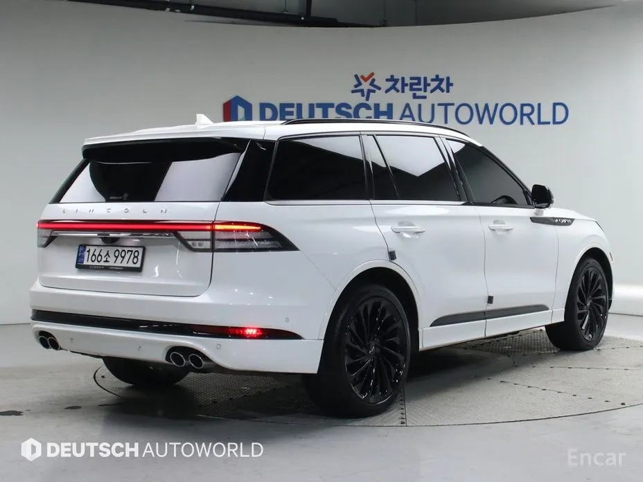 Фото 2 - Lincoln Aviator