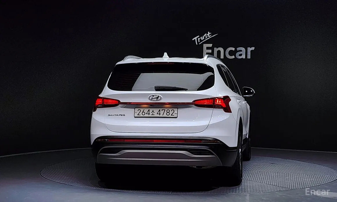 Фото 4 - Hyundai Santa Fe