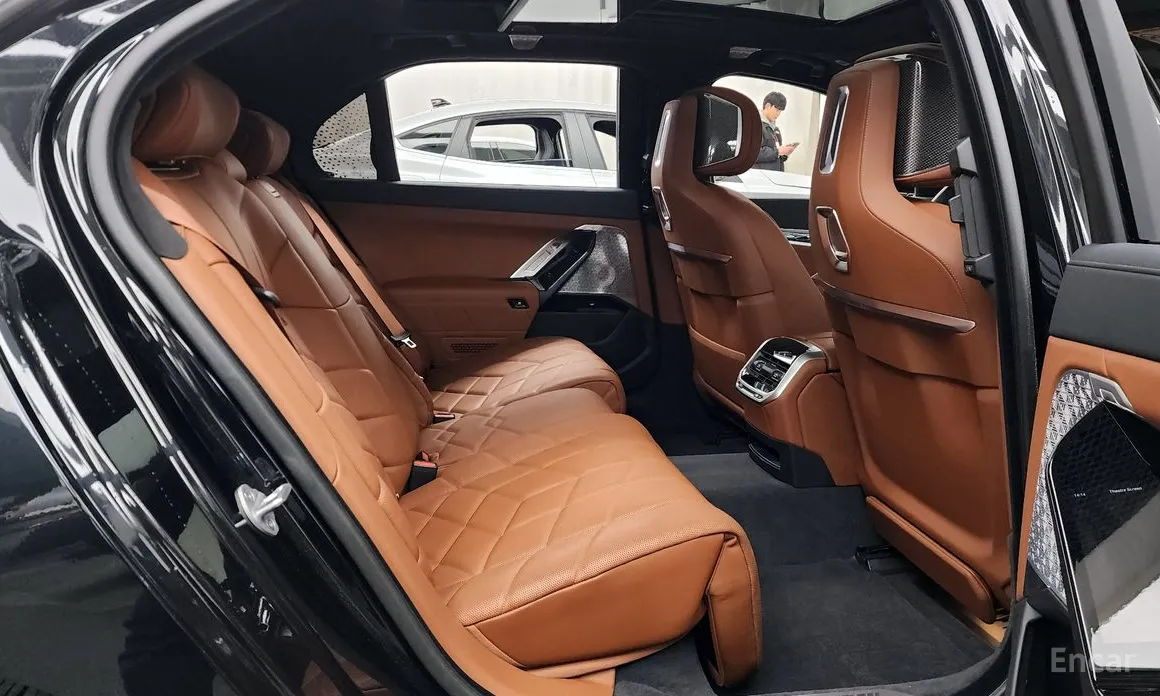 Фото 12 - BMW i7